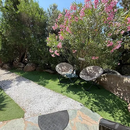 De Charme A 300 M De La De Santa Giulia Ferienhaus *