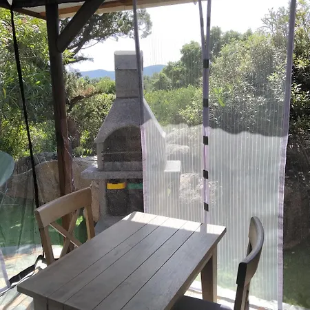 De Charme A 300 M De La De Santa Giulia Tatil Evi *