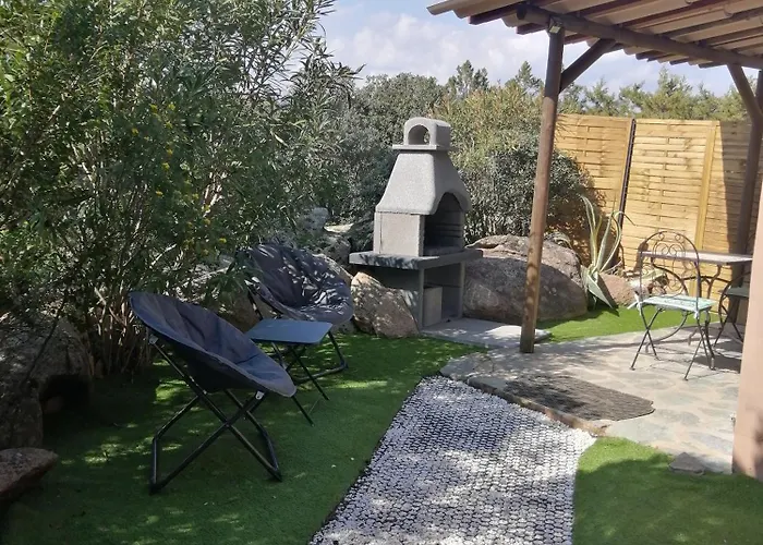 בית נופש De Charme A 300 M De La De Santa Giulia פורטו-וישיו